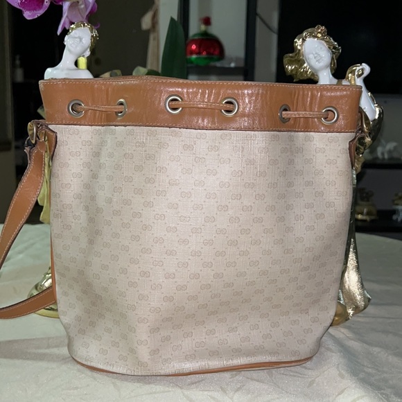 Gucci vintage bucket bag. - Picture 2 of 16